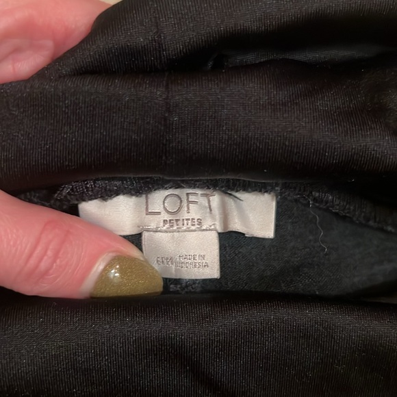 Loft black, maternity jeans, size 6 petite - Picture 3 of 5